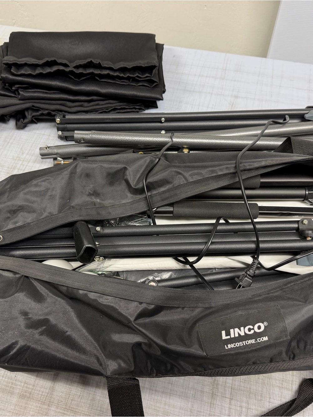 Complete LINCO Photography Studio Lighting & Backdrop Kit + Extra Backdrops